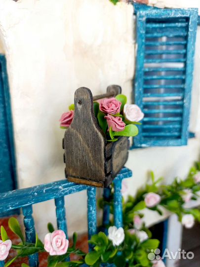 Розы в ящике миниатюра