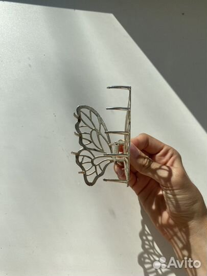 Крабик для волос в виде бабочки