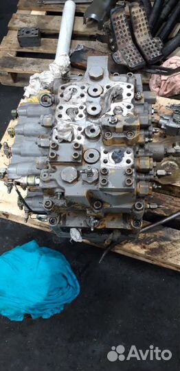 Гидрораспределитель экскаватора EX400-3
