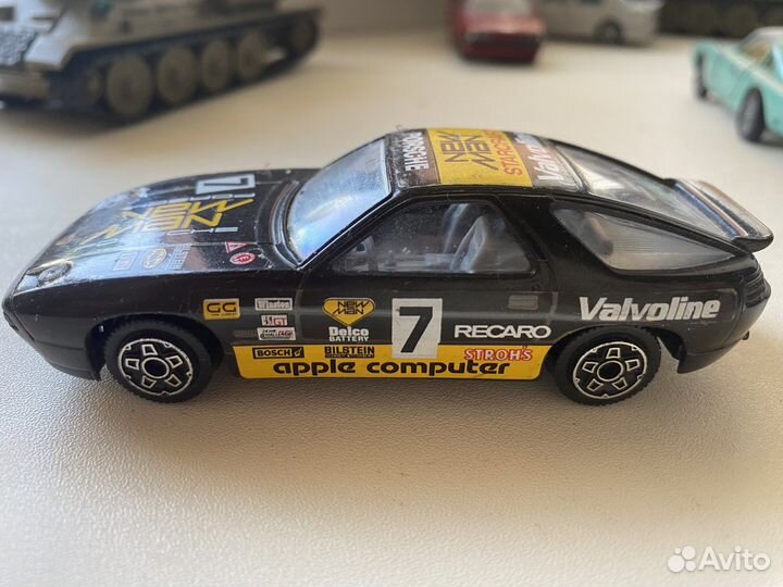 Модель Porshe 928 s4