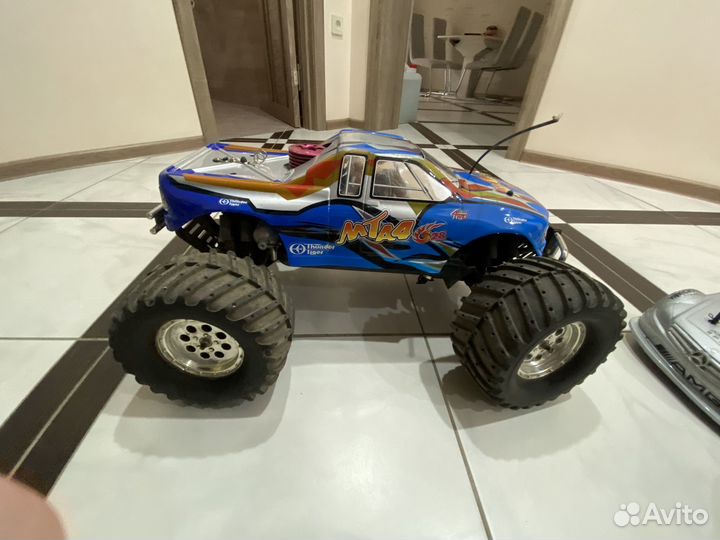 Машина на радиоуправлении с двигатель