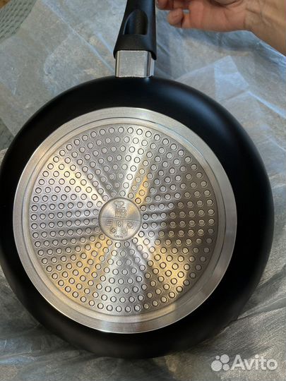 Сковорода новая 24см, 28см