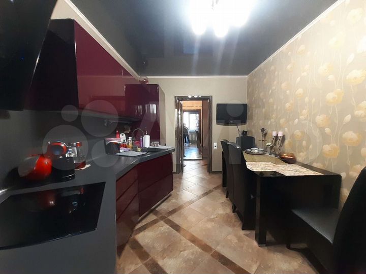 3-к. квартира, 100 м², 2/10 эт.