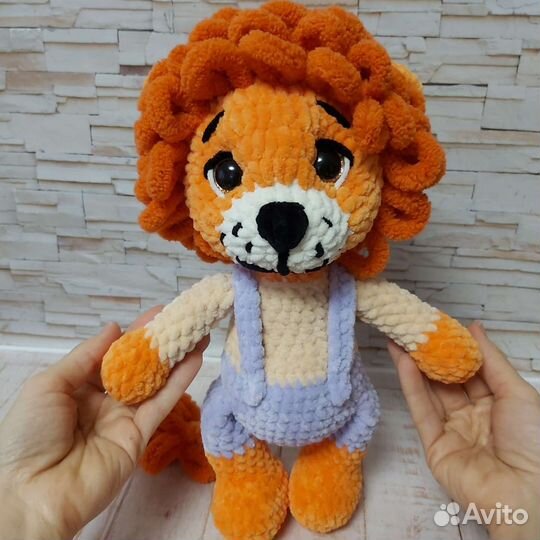 Плюшевый львенок