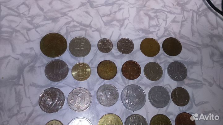 Монеты иностранные разные комплектом