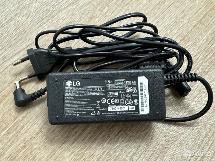 Блок питания 19V 2.1A 40W