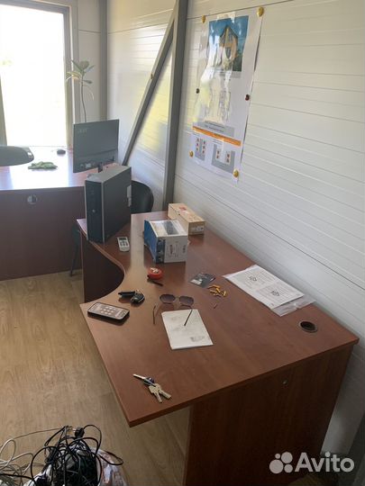 Офисный стол