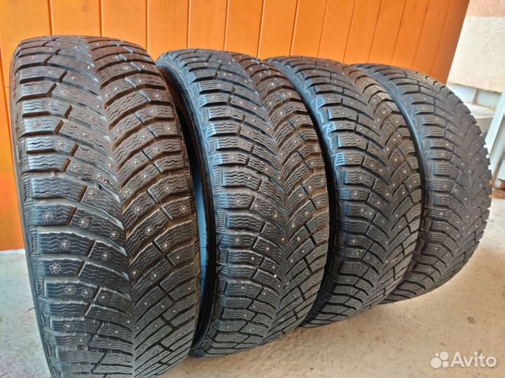Michelin X-Ice North 4 215/55 R18 99T