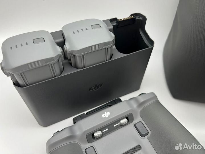 Квадрокоптер DJI Air 3 Fly More Combo с экраном