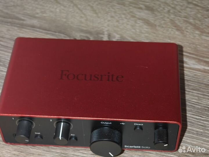 Внешняя звуковая карта focusrite Scarlett Solo 4