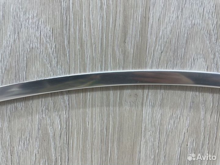 Молдинг стекла двери передний правый Mercedes-Benz