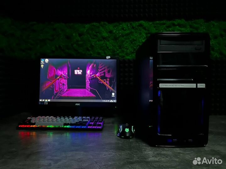 Офисный компьютер с монитором. Комплект