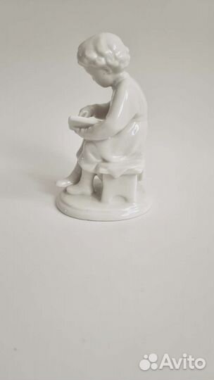 Фарфоровая статуэтка Юный Ленин лфз