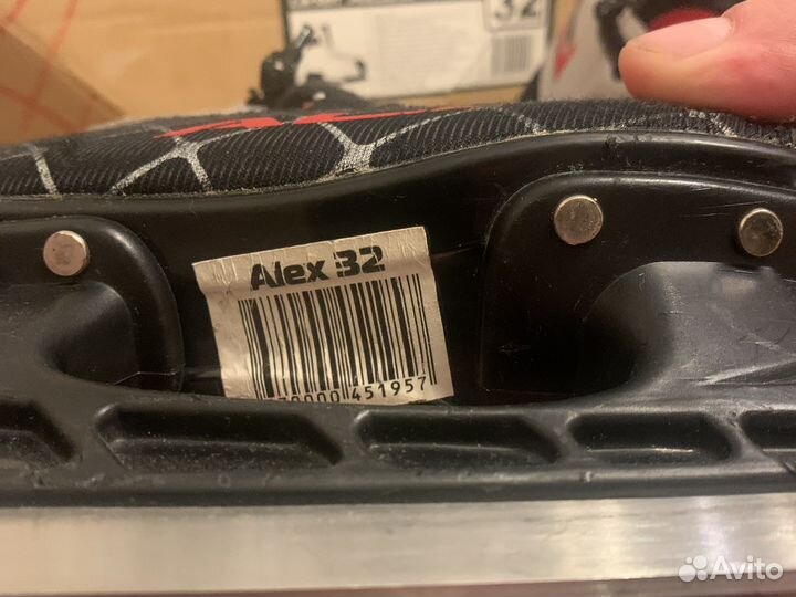 Коньки хоккейные Larsen 32 размер