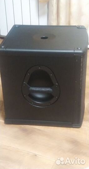 Активный сабвуфер Behringer d1200b PRO