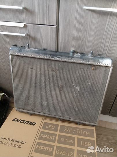 Радиатор охлаждения двигателя Peugeot 308 2008