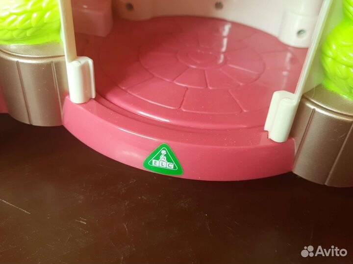 Игрушечный домик раскладывается