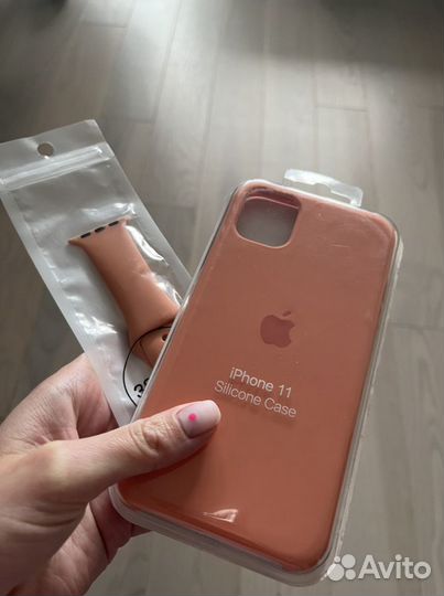 Чехол на iPhone 11 с ремешком