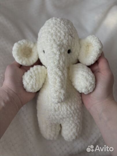 Вязаная игрушка Слоник