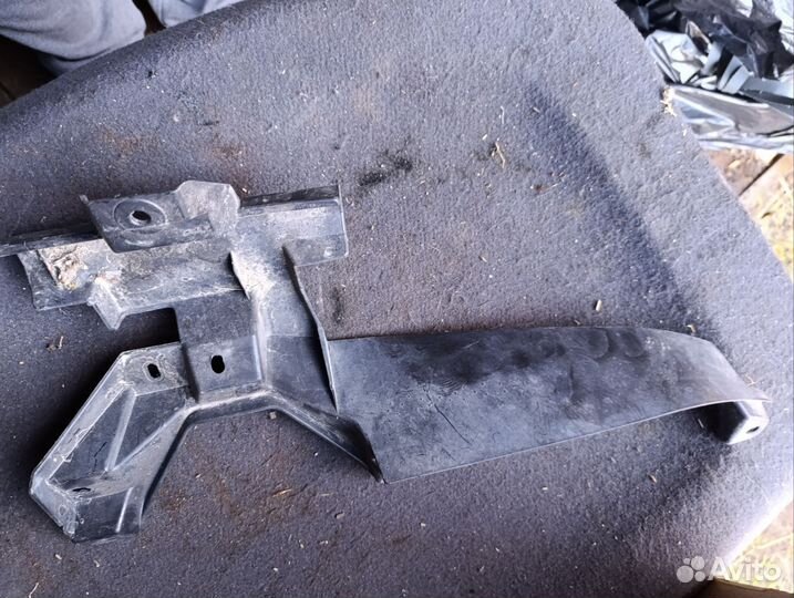 Кронштейн переднего бампера Citroen C-Crosser