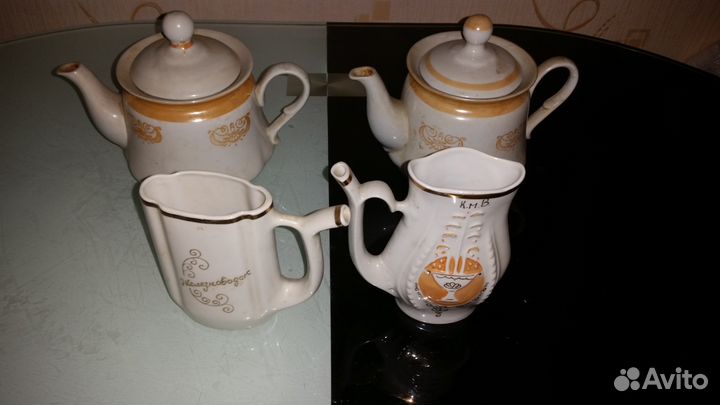 Графины, стаканы, поднос, чайники, сувениры