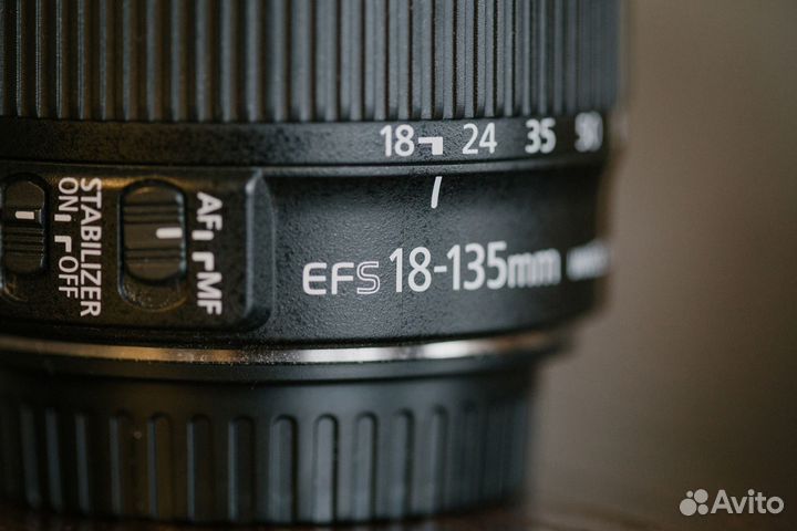 Объектив Canon 18-135 IS