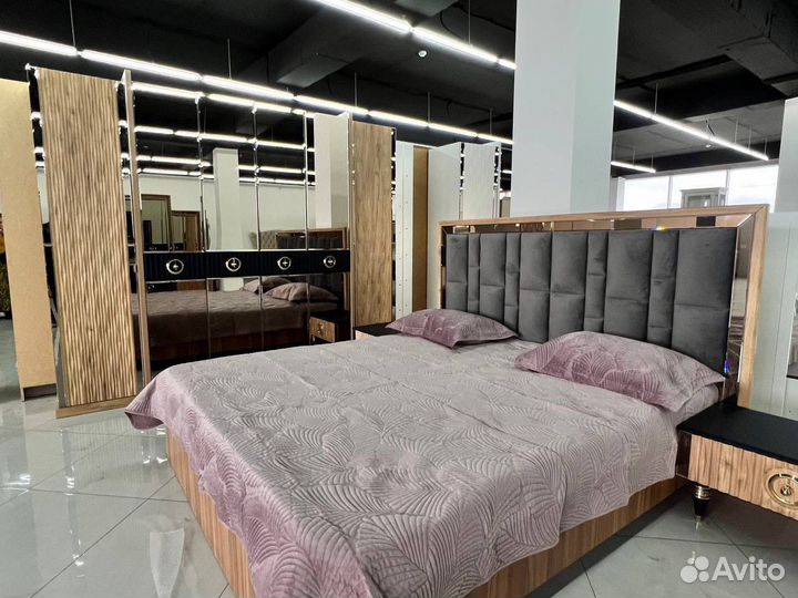 Спальный гарнитур