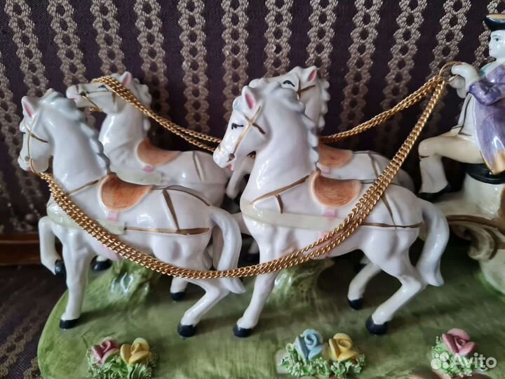 Фарфоровое карета