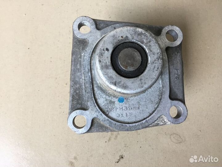 Кронштейн вискомуфты Mitsubishi Montero Sport 3.5