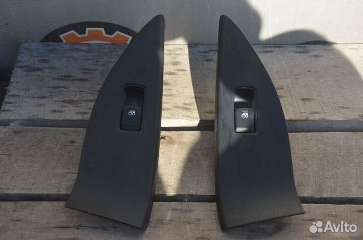 Кнопки стеклоподъемников задние Subaru Forester SJ