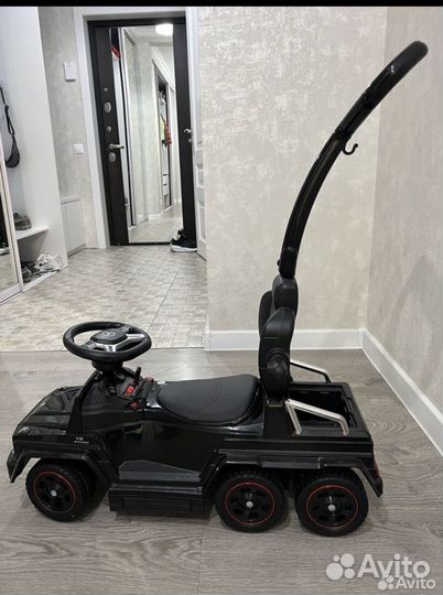 Машинка-каталка мерседес