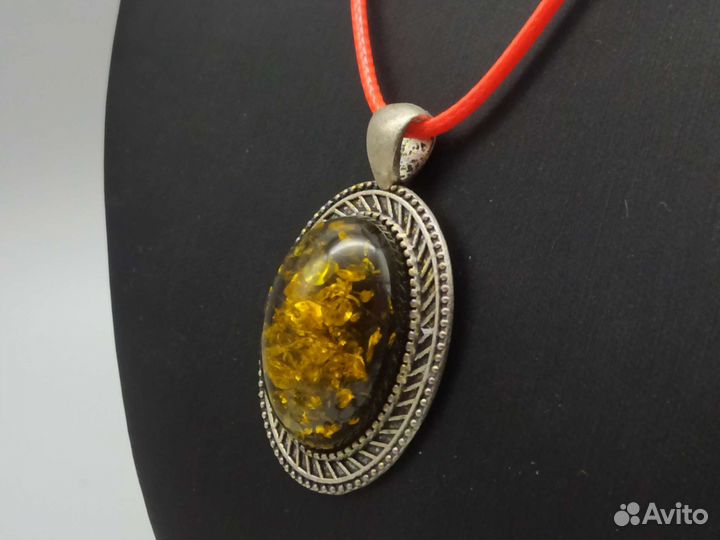 Кулон в романском стиле (Плавленый янтарь)