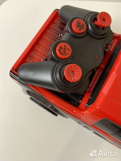 Машинка на пульте управления