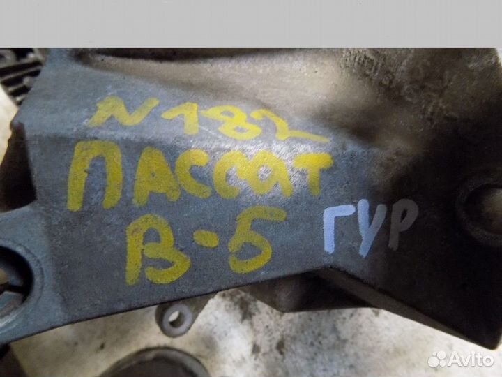 Кронштейн генератора Passat B5 1996-2000