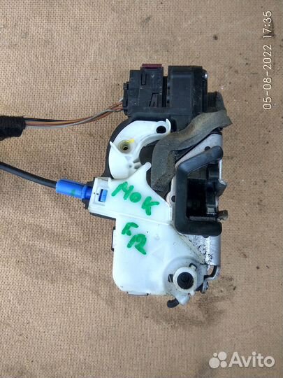 Замок передней правой двери Опель Мокка 2016 год