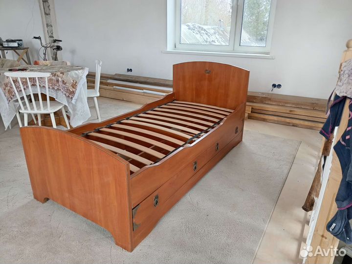 Кровать подростковая