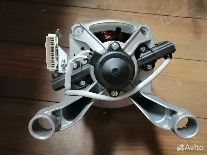 Мотор (двигатель ) Стиральной Машины 32042053