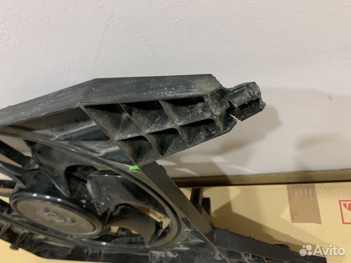 LADA Largus диффузор радиатора