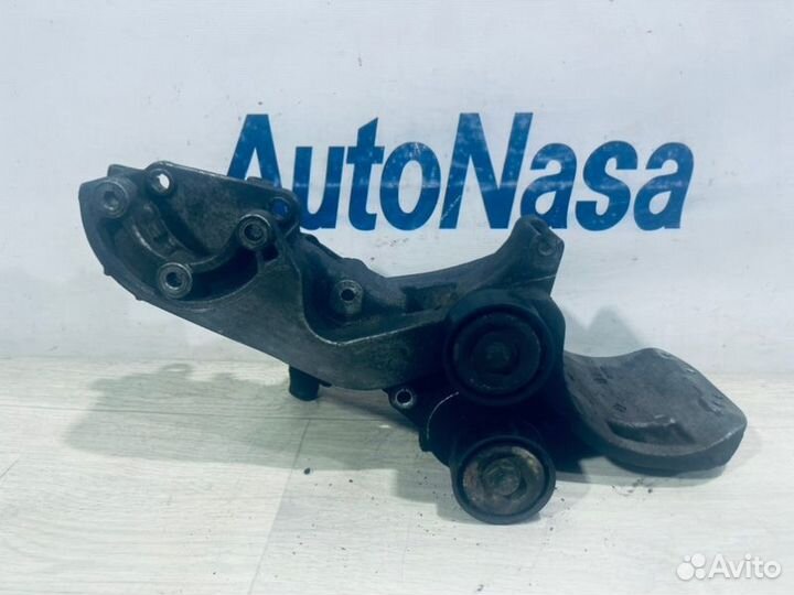 Кронштейн генератора Renault Logan седан K7M 2011