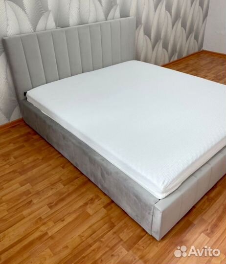 Белая кровать