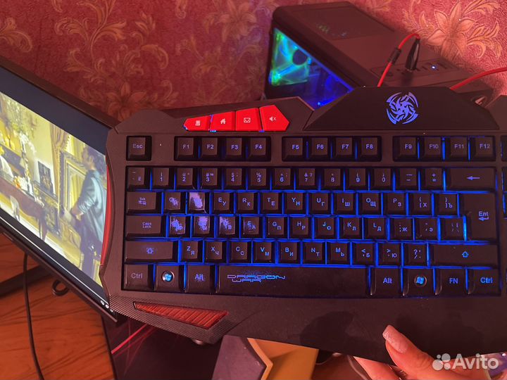 Клавиатура игровая и мышь игровая
