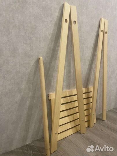 Вешалка монтессори