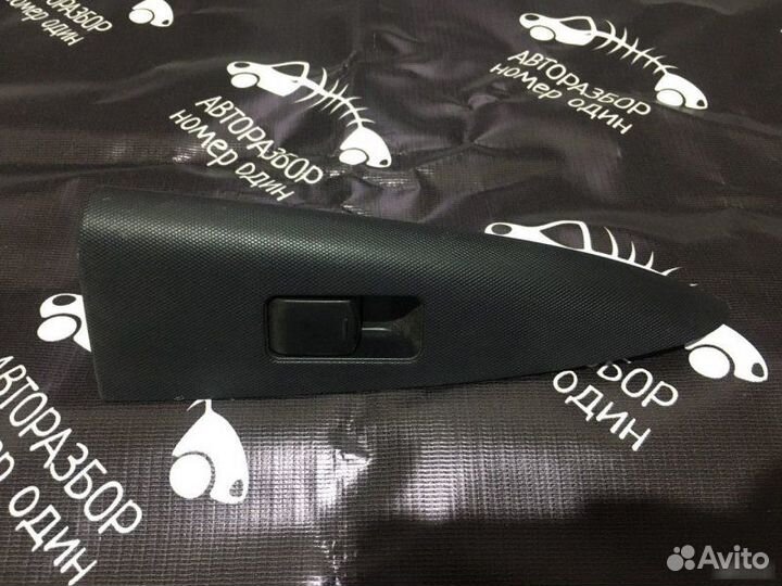 Кнопка стеклоподъемника Nissan Note E11