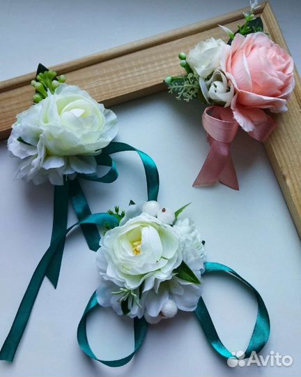 Цветочные браслеты и бутоньерки