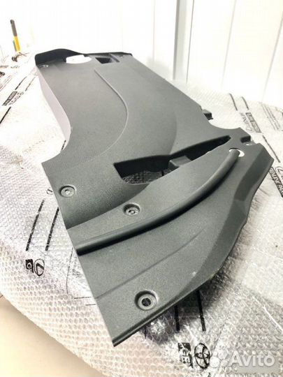 Накладка моторного отсека левая Lexus Lx