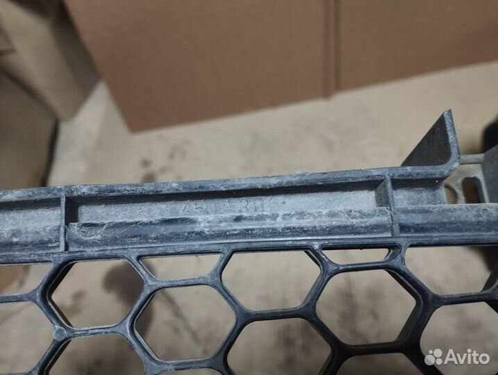 Решетка радиатора правая Lancer 10