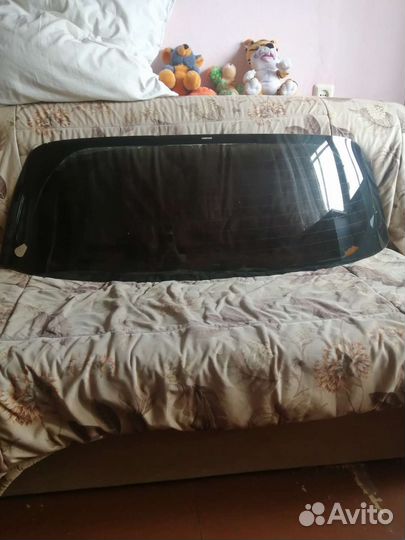 Заднее стекло Toyota vitz SCP10