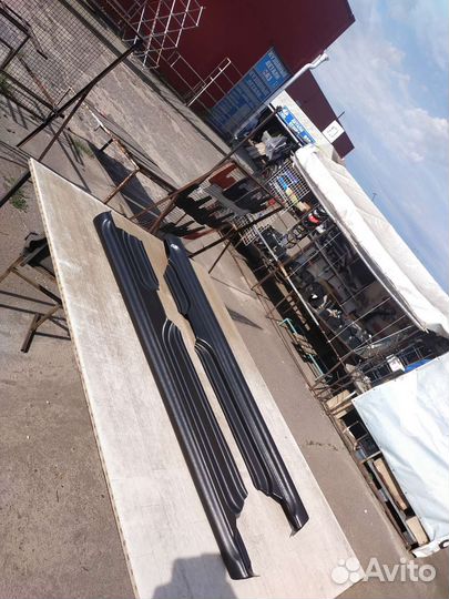 Накладки на пороги chevrolet niva до 2009 года