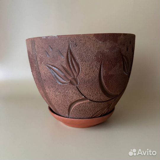 Керамический цветочный горшок коричневого цвета