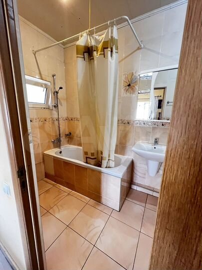 2-к. квартира, 60 м², 2/2 эт.